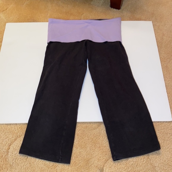 Pink yoga capris - Picture 2 of 3